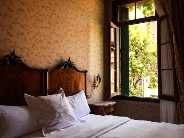 Hotel Flora : photo 1 de la chambre chambre double ou lits jumeaux confort 