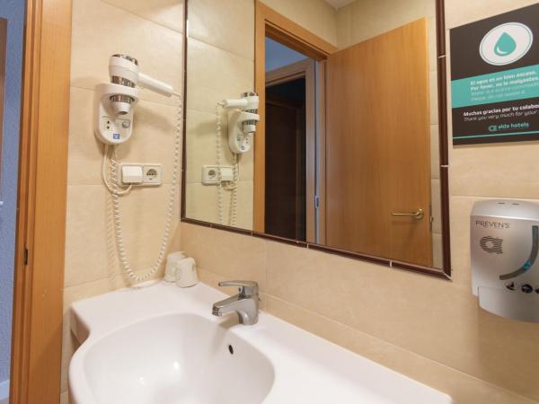 Alda Centro Pamplona : photo 4 de la chambre chambre lits jumeaux supérieure