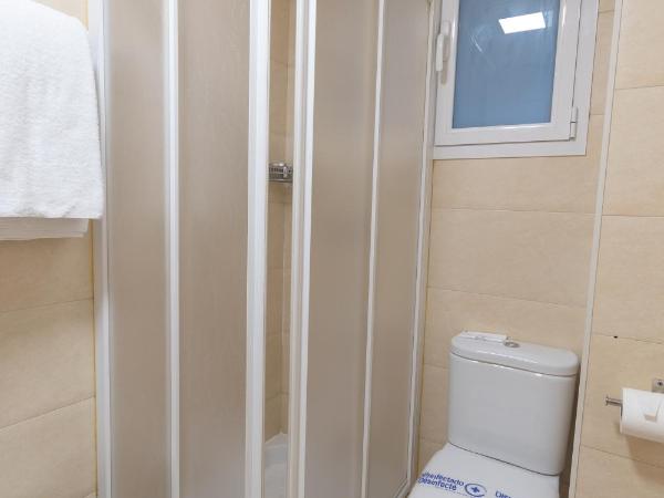 Alda Centro Pamplona : photo 1 de la chambre chambre triple standard