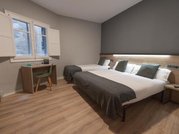 Alda Centro Pamplona : photo 2 de la chambre chambre triple standard