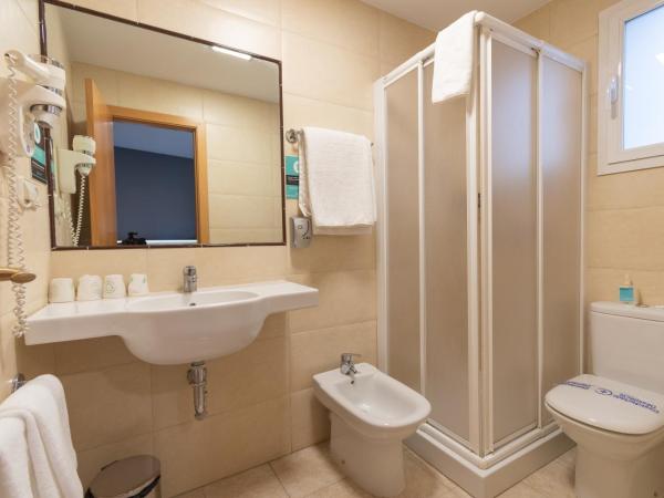 Alda Centro Pamplona : photo 2 de la chambre chambre familiale