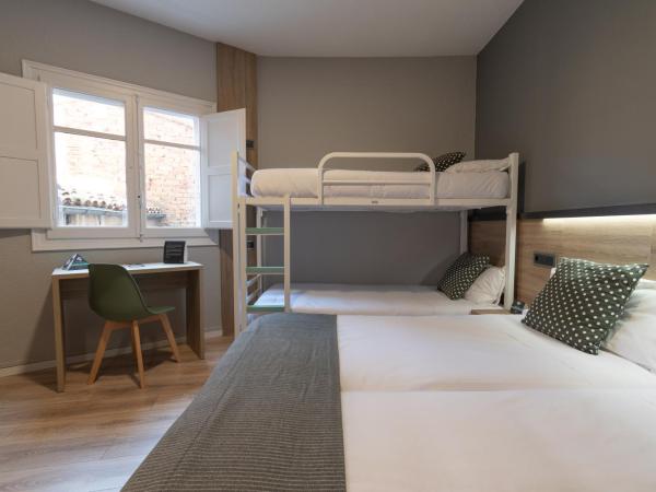 Alda Centro Pamplona : photo 3 de la chambre chambre familiale