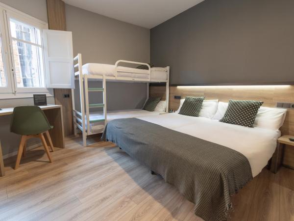 Alda Centro Pamplona : photo 4 de la chambre chambre familiale