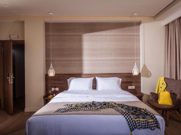 Metropole Urban Hotel : photo 4 de la chambre chambre de luxe avec balcon - vue sur ville