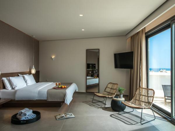 Metropole Urban Hotel : photo 1 de la chambre suite junior avec jacuzzi extérieur - vue latérale sur mer