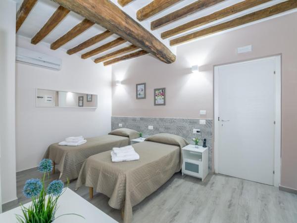 Residenza Borgo Guazzo : photo 1 de la chambre chambre double ou lits jumeaux avec salle de bains privative