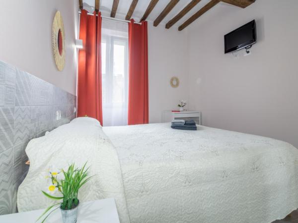 Residenza Borgo Guazzo : photo 1 de la chambre chambre double ou lits jumeaux standard
