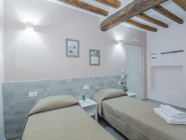 Residenza Borgo Guazzo : photo 7 de la chambre chambre double ou lits jumeaux