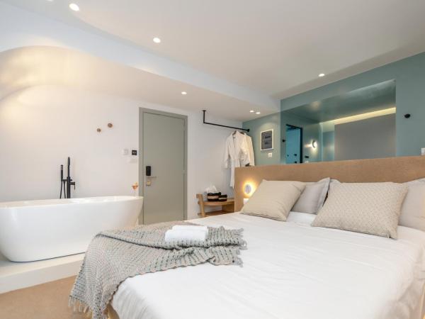 Argo Boutique Hotel : photo 2 de la chambre chambre double deluxe laertes avec douche d'hydromassage et baignoire