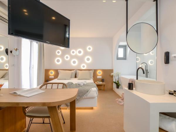 Argo Boutique Hotel : photo 7 de la chambre chambre double deluxe laertes avec douche d'hydromassage et baignoire