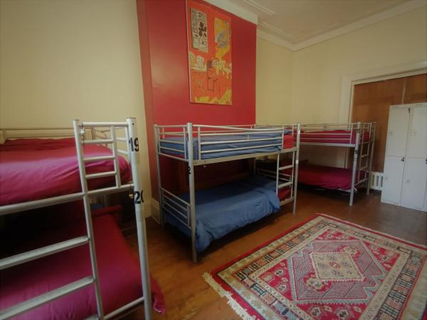 Embassie Backpackers : photo 1 de la chambre lit simple en dortoir pour hommes (10 adultes)