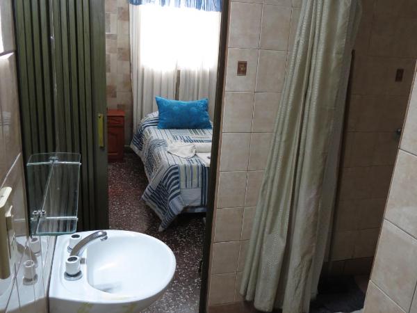 Residencial El Hogar : photo 1 de la chambre petite chambre simple