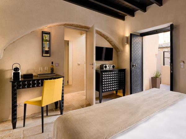 Allegory Boutique Hotel : photo 3 de la chambre suite vip avec bain à remous sur la terrasse - andromède