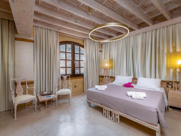 10GR Boutique Hotel & Wine Bar : photo 1 de la chambre suite exécutive rhodes avec bain à remous