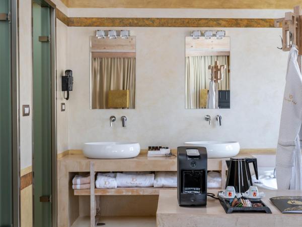 10GR Boutique Hotel & Wine Bar : photo 9 de la chambre suite exécutive rhodes avec bain à remous