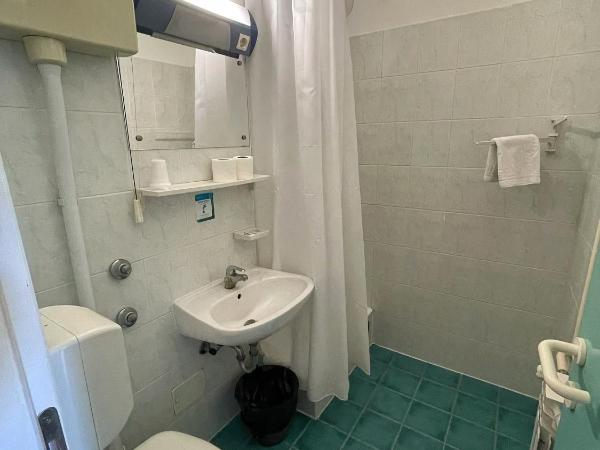 Hostel Spinut : photo 6 de la chambre chambre lits jumeaux avec salle de bains privative