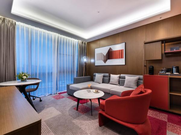 Novotel Dongguan Songshan : photo 3 de la chambre suite deluxe avec lit king-size