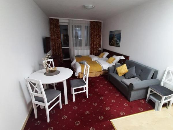 M-Apartamenty w Hotelu Polonia : photo 2 de la chambre appartement avec balcon