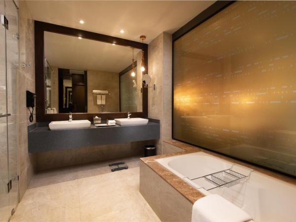 Grand Mercure Bengaluru at Gopalan Mall - An Accor Brand : photo 1 de la chambre one-bedroom superior suite -inr 500 complimentary spa voucher per stay