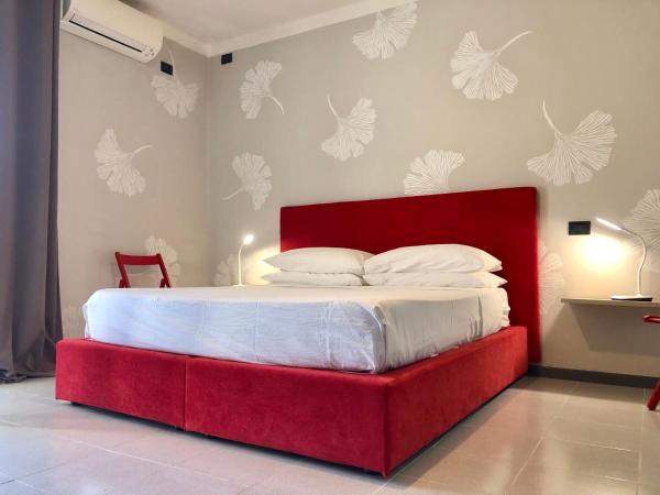 Guest House 296 : photo 8 de la chambre chambre lit king-size avec balcon