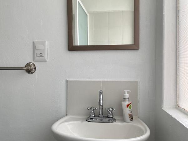 Nebraska Suites WTC : photo 10 de la chambre chambre double avec salle de bains privative