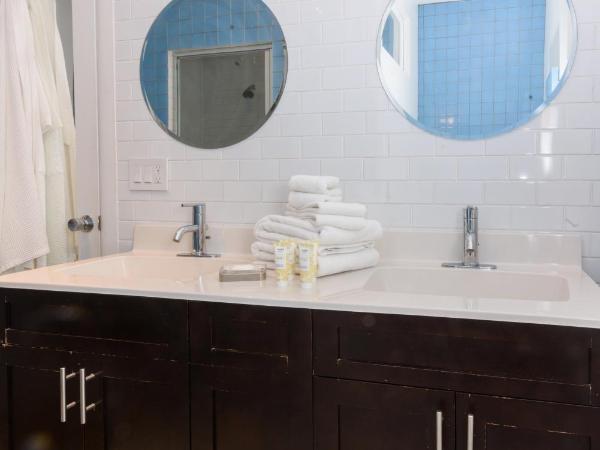 House 5863- Chicago's Premier Bed and Breakfast : photo 6 de la chambre chambre king 3