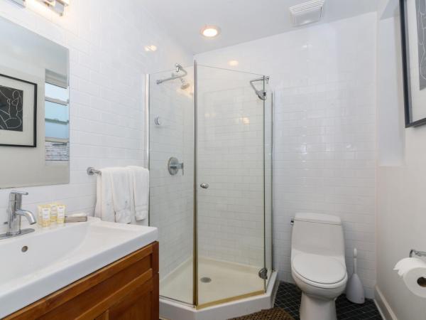 House 5863- Chicago's Premier Bed and Breakfast : photo 6 de la chambre chambre king 5