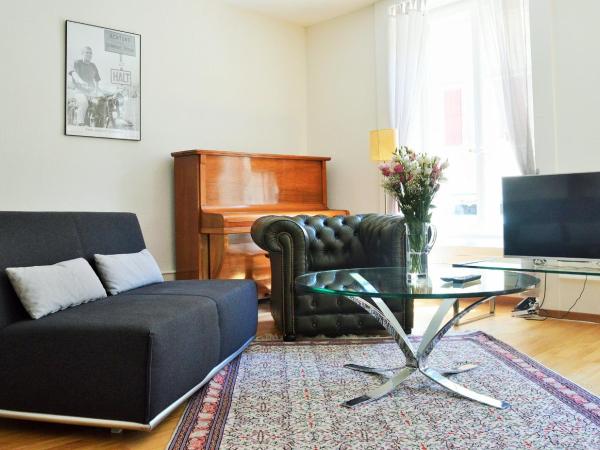 B&B Louis-Favre 21 : photo 2 de la chambre appartement - rez-de-chaussée