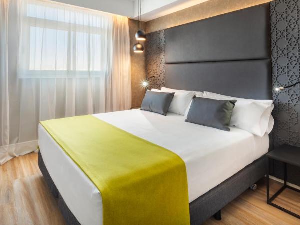 Catalonia Giralda : photo 1 de la chambre chambre premium avec vue