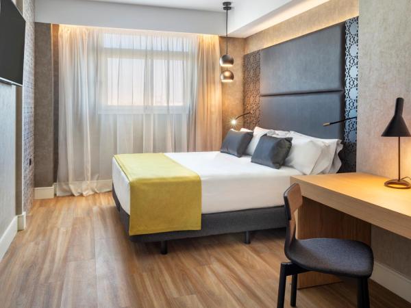 Catalonia Giralda : photo 3 de la chambre chambre premium avec vue