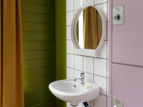 Hostel Ani&Haakien : photo 7 de la chambre lits superposés dans dortoir mixte de 12 lits