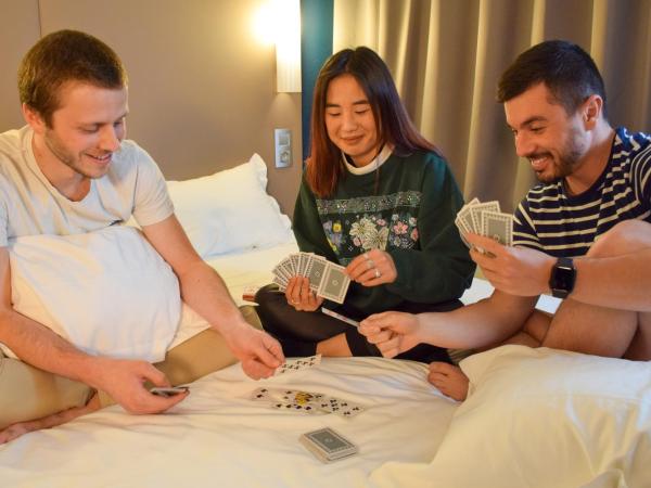 Campanile Millau : photo 8 de la chambre chambre quadruple avec 4 lits simples