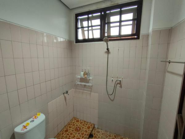Ayodya Inn , Yogyakarta Lodging , Digital Nomads , Entrepreneurs Centre , CoWorking Space , CoLiving , Kost Lengkap , Exclusive Boarding House and Student Accommodation in Jogjakarta City Center ! : photo 7 de la chambre chambre double avec salle de bains privative