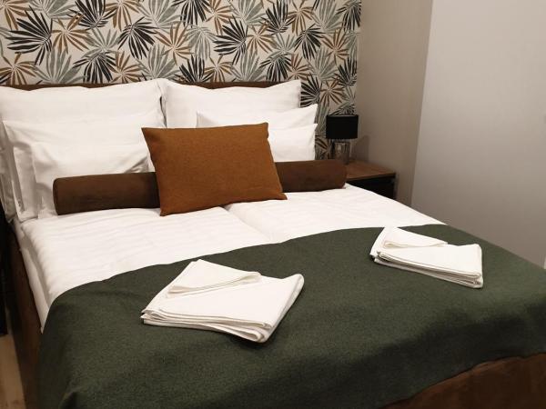 Indium City Panzió : photo 3 de la chambre chambre double avec salle de bains privative