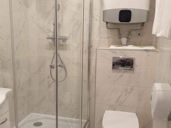 Indium City Panzió : photo 2 de la chambre chambre deluxe (2 adultes + 1 enfant)