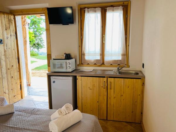 Agriturismo La Perlara - Adults Only : photo 3 de la chambre chambre double avec terrasse - vue sur vallée