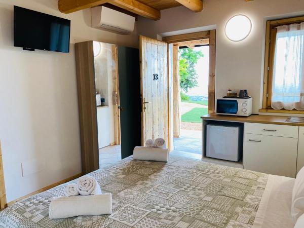 Agriturismo La Perlara - Adults Only : photo 5 de la chambre chambre double avec terrasse - vue sur vallée