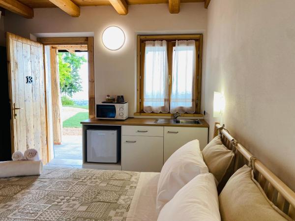 Agriturismo La Perlara - Adults Only : photo 7 de la chambre chambre double avec terrasse - vue sur vallée