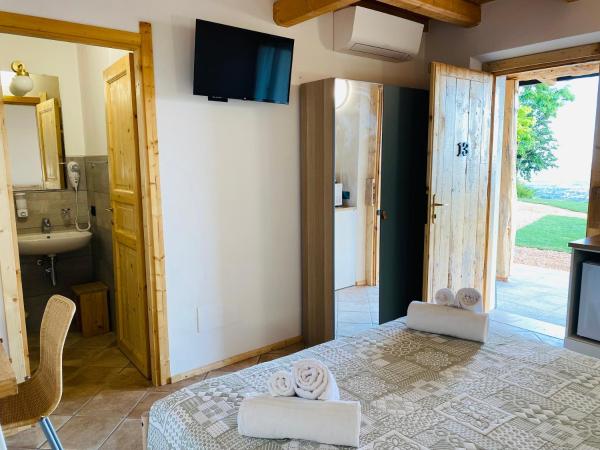 Agriturismo La Perlara - Adults Only : photo 6 de la chambre chambre double avec terrasse - vue sur vallée