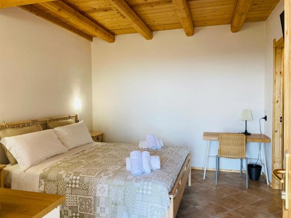 Agriturismo La Perlara - Adults Only : photo 4 de la chambre chambre double avec terrasse - vue sur vallée