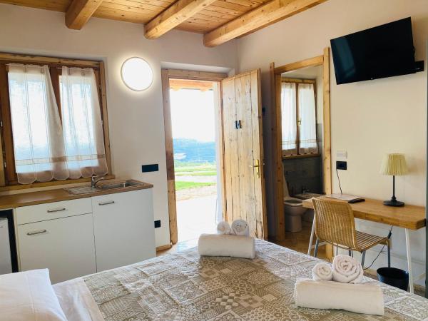 Agriturismo La Perlara - Adults Only : photo 4 de la chambre chambre double avec terrasse - vue sur vallée