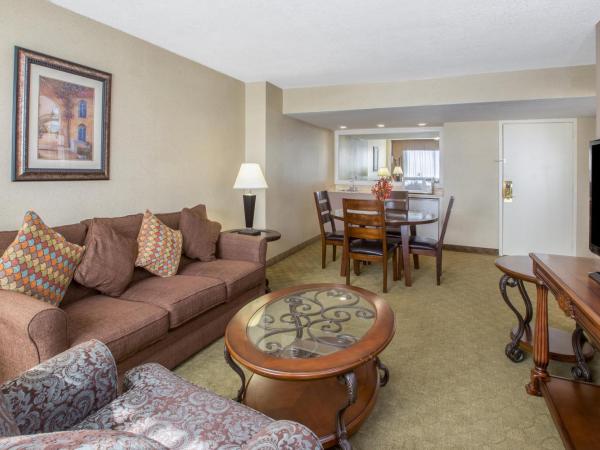 Wyndham Houston near NRG Park - Medical Center : photo 3 de la chambre suite présidentielle 1 chambre - non-fumeurs