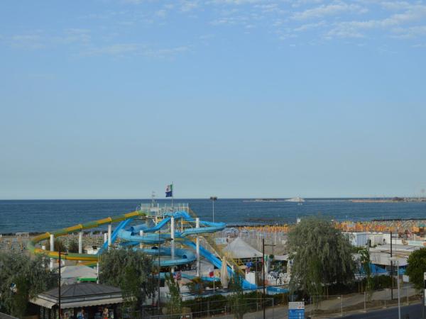 Hotel Riva e Mare : photo 10 de la chambre chambre double avec balcon