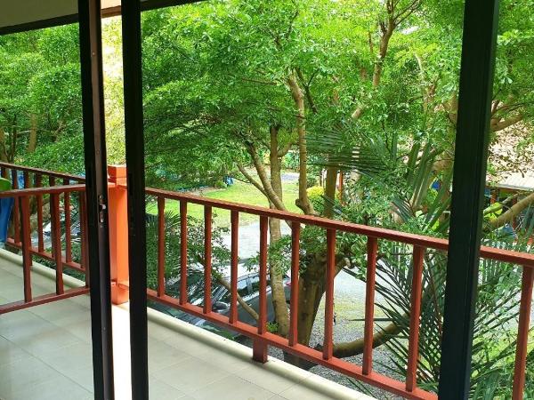 Boonya Resort Koh Chang : photo 10 de la chambre chambre double avec ventilateur et balcon