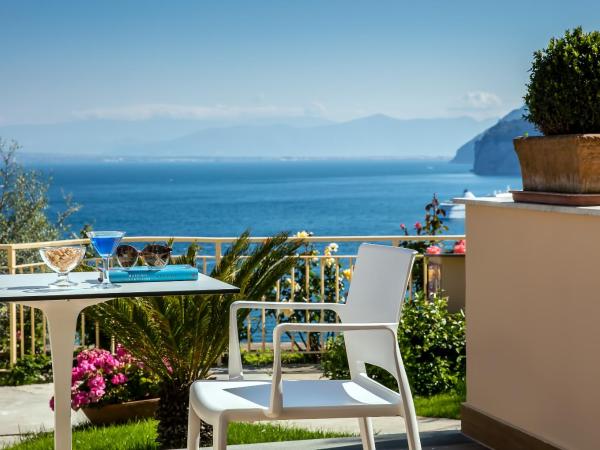 Hotel Miramare : photo 1 de la chambre chambre double ou lits jumeaux deluxe - vue sur mer