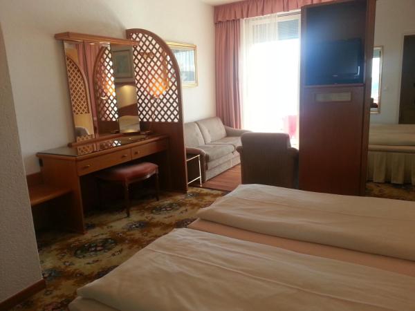 Hotel Colibrì : photo 3 de la chambre suite junior avec balcon - vue sur lac