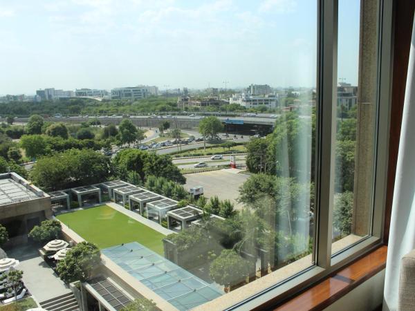 Crowne Plaza Today Gurugram, an IHG Hotel : photo 5 de la chambre chambre lit king-size standard avec accès au salon