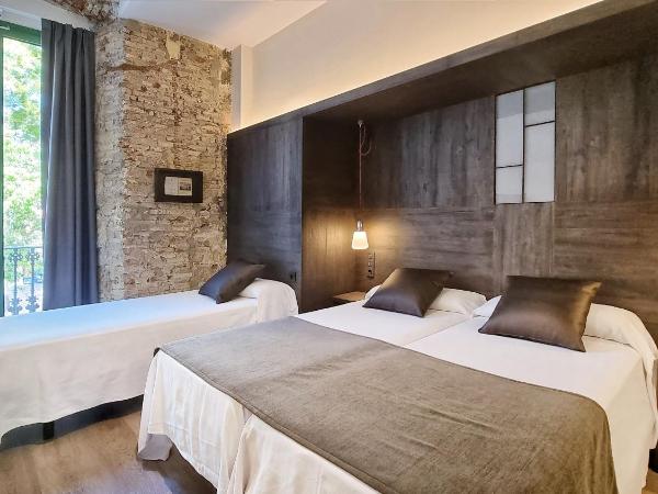 Hotel Sant Agustí : photo 2 de la chambre chambre triple confort - vue sur intérieur 