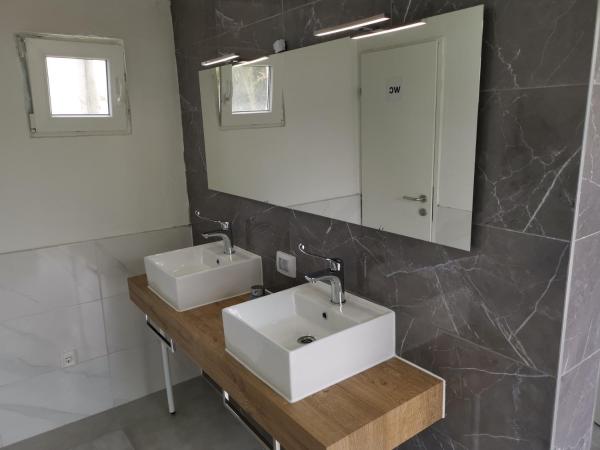 Camper for four people : photo 8 de la chambre tente