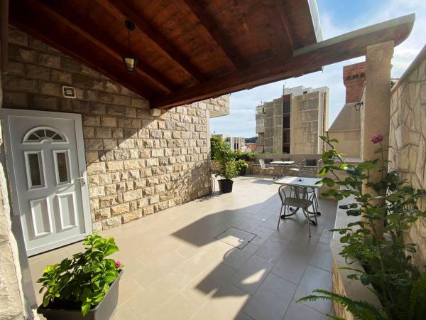 Apartments Adaleta : photo 8 de la chambre chambre double avec salle de bains privative